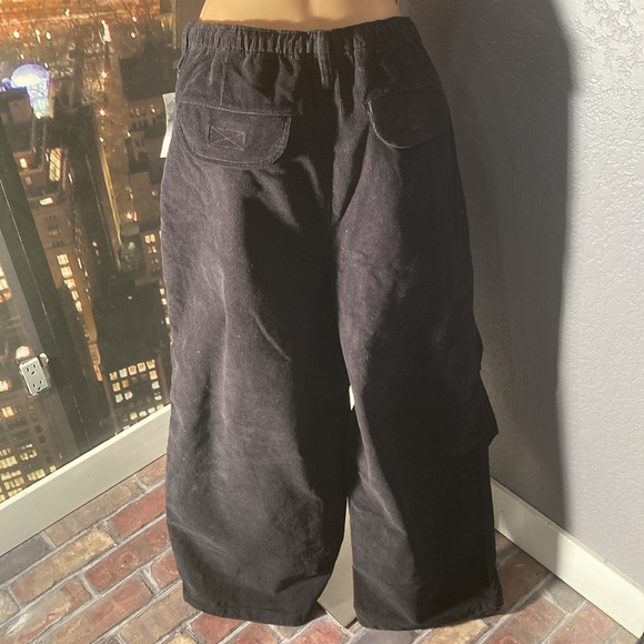 BDG / URBAN OUT. - NWT - pants: blk corduroy cargo, tie elastic waist, cuffs - L - Picture 15 of 16